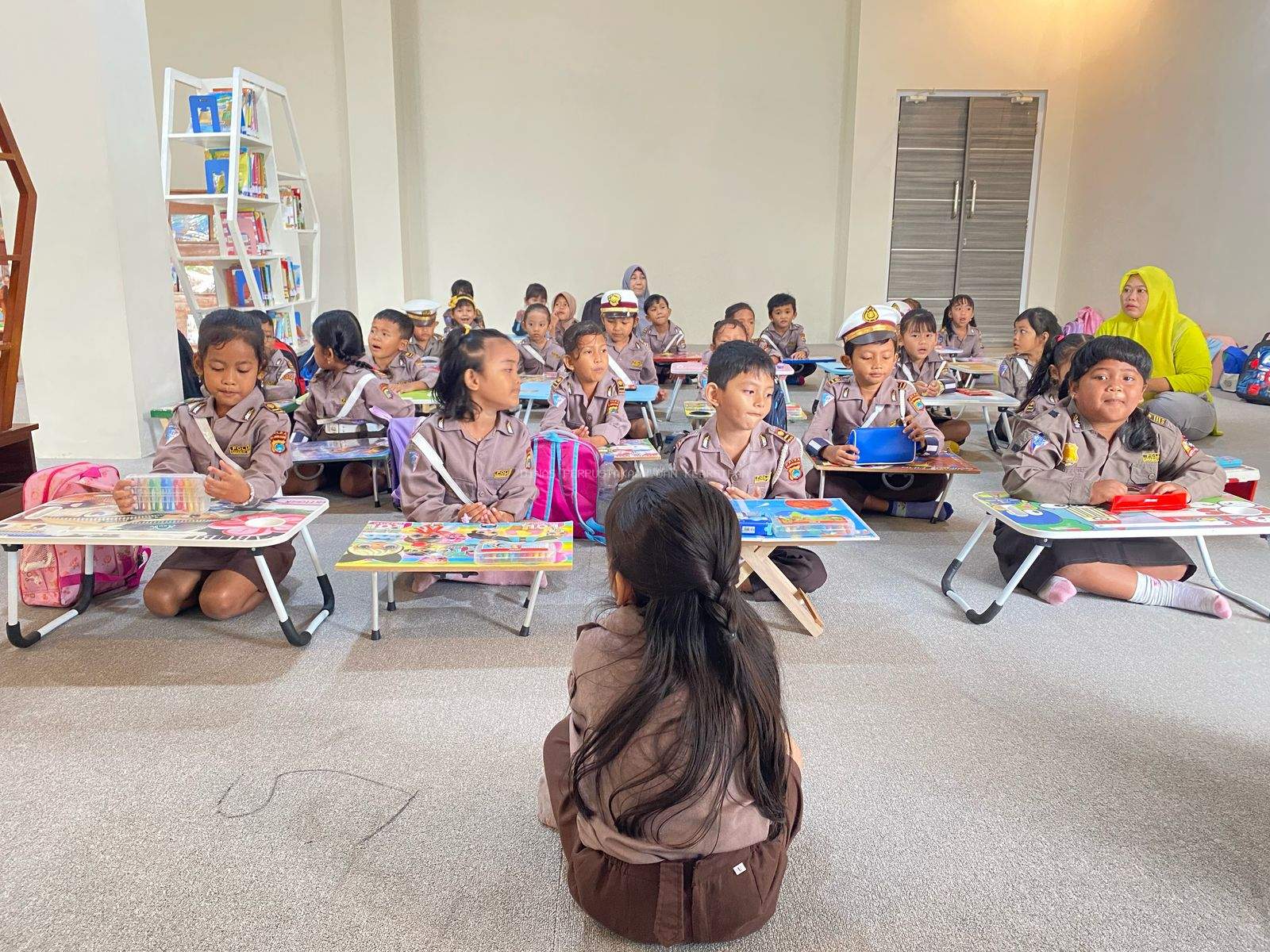 Giliran Polisi Cilik Kemala Bhayangkari 06 Muntok Dikenalkan dengan Perpusda Babar