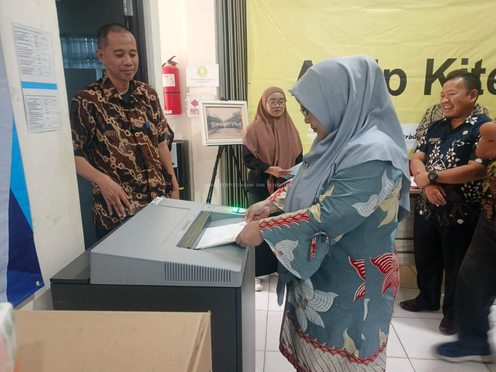 Dinas Perpustakaan dan Kearsipan Bangka Barat Musnahkan Ribuan Arsip Kedaluwarsa