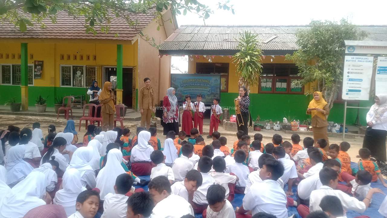 Tim Perpusda Babar Sambangi Sahabat SD Negeri 23 Mentok